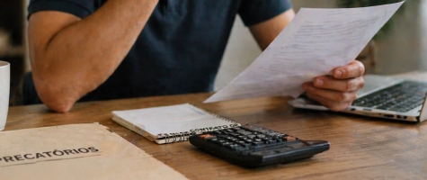 Vender precatório ou esperar pagamento do governo: como decidir